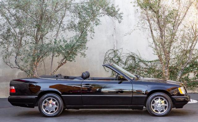 Mercedes Benz E 320 image 4