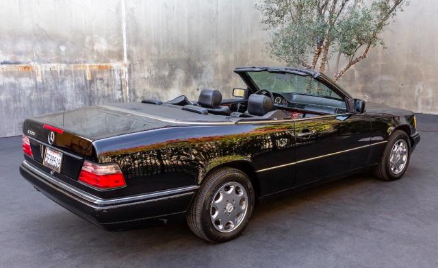 Mercedes Benz E 320 image 2