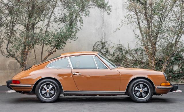 Porsche 911 image 2