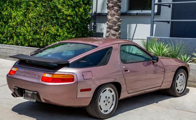 Porsche 928 image 2
