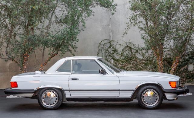 Mercedes Benz 560 image 5