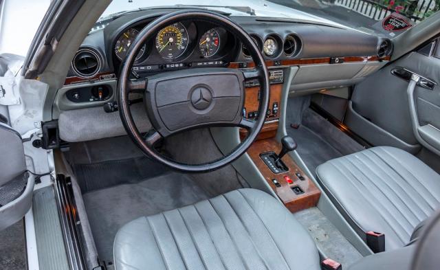Mercedes Benz 560 image 3