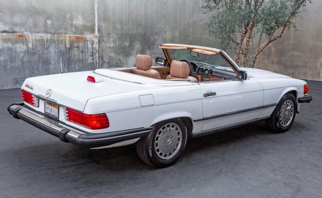 Mercedes Benz 560 image 2
