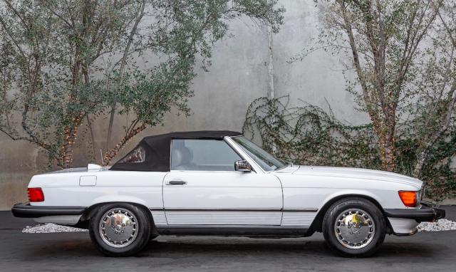 Mercedes Benz 560 image 3