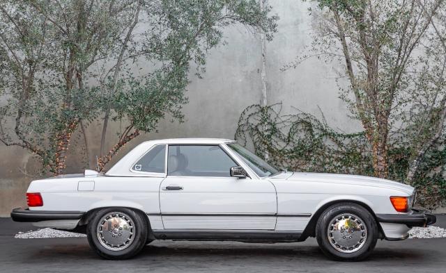 Mercedes Benz 560 image 6