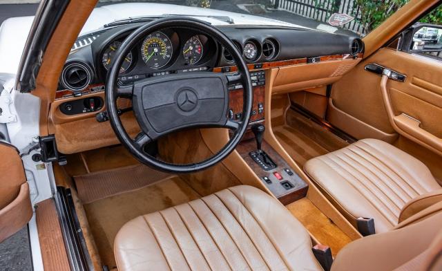 Mercedes Benz 560 image 5