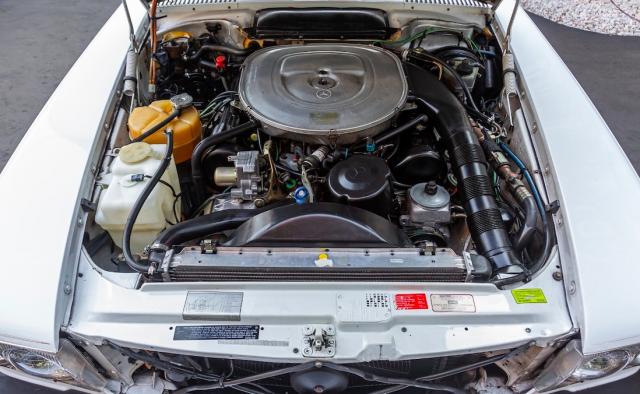 Mercedes Benz 560 image 1