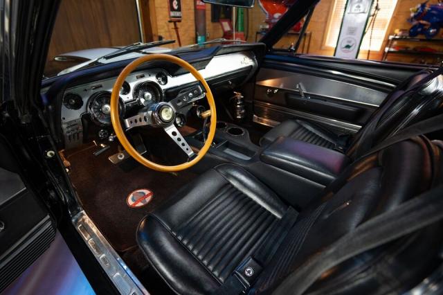 Ford Mustang image 4