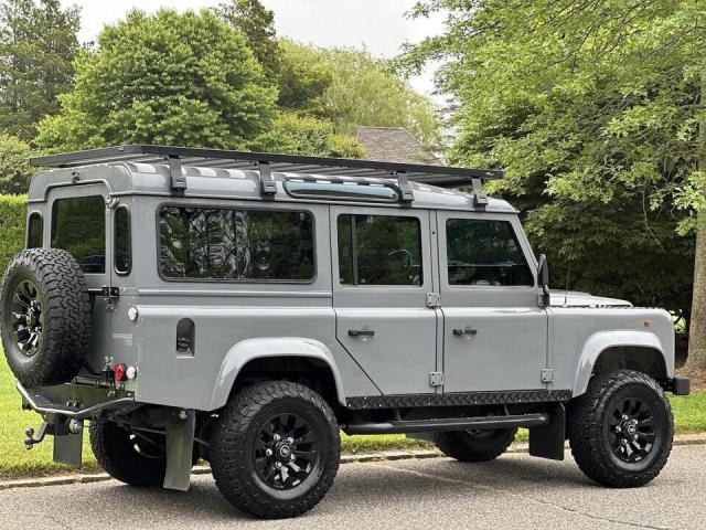 Land Rover Defender image 3
