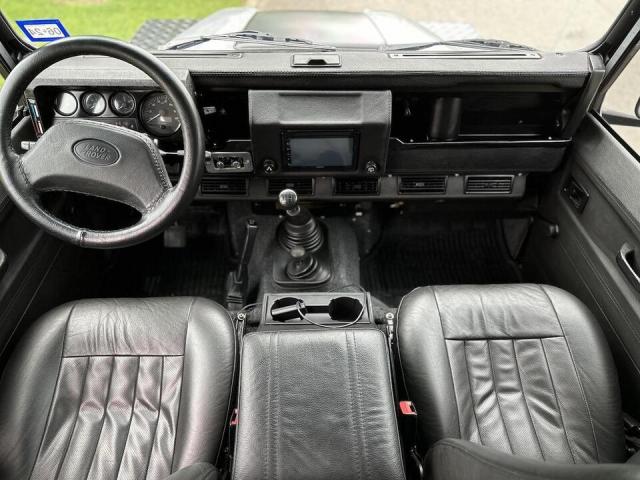 Land Rover Defender image 2