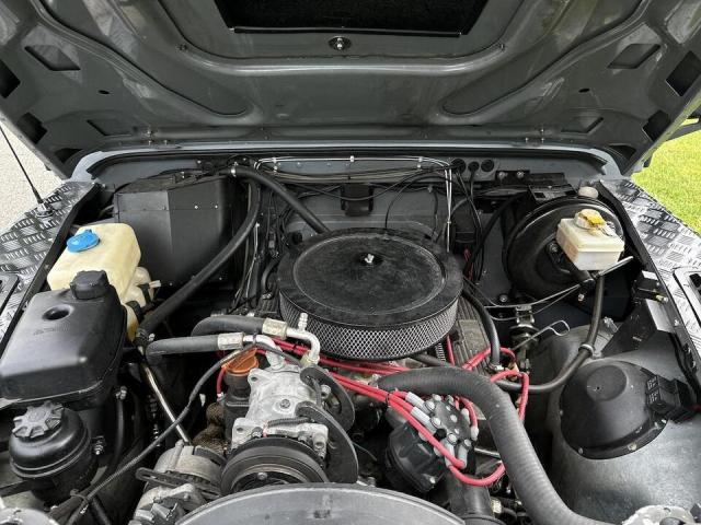 Land Rover Defender image 1
