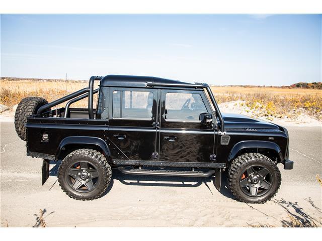 Land Rover Defender image 3