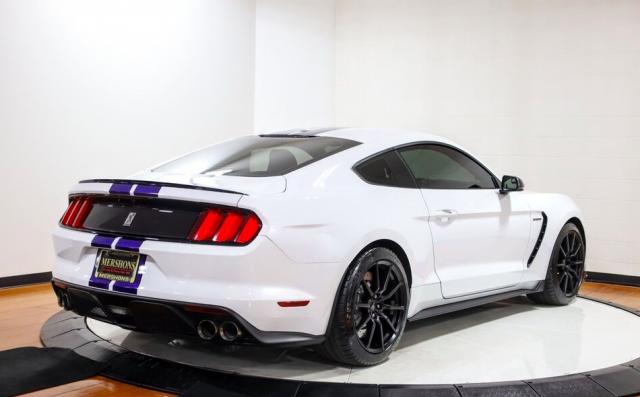 Ford Mustang image 2