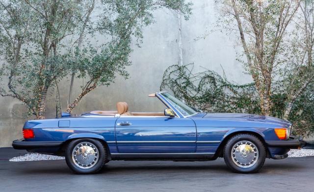 Mercedes Benz 560 image 4