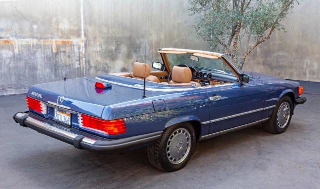 Mercedes Benz 560 image 2
