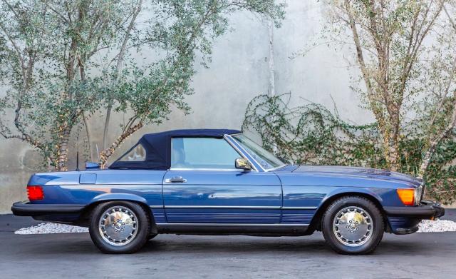 Mercedes Benz 560 image 5