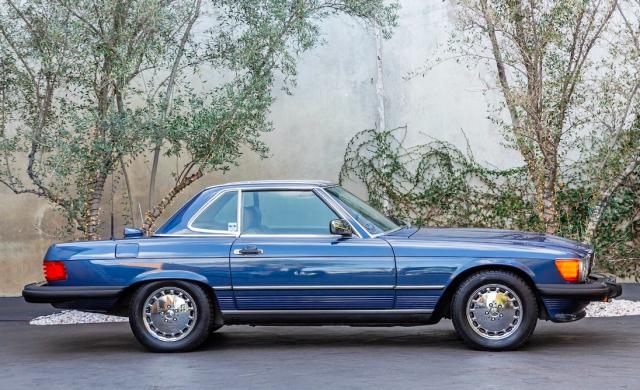 Mercedes Benz 560 image 3