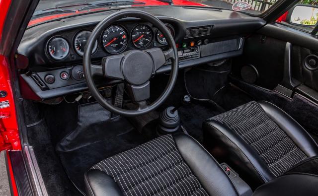 Porsche 911 image 1