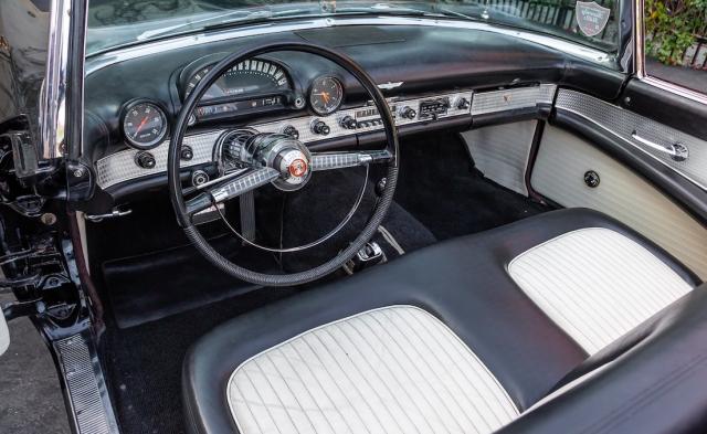 Ford Thunderbird image 1