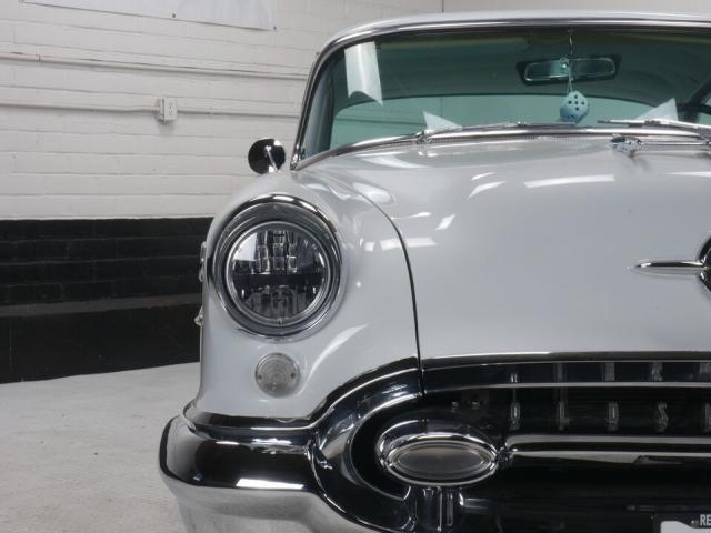 Oldsmobile Holiday Sedan image 2
