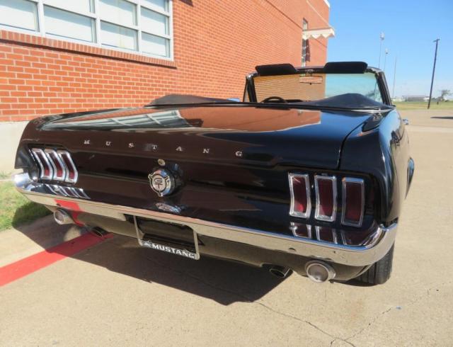 Ford Mustang image 4
