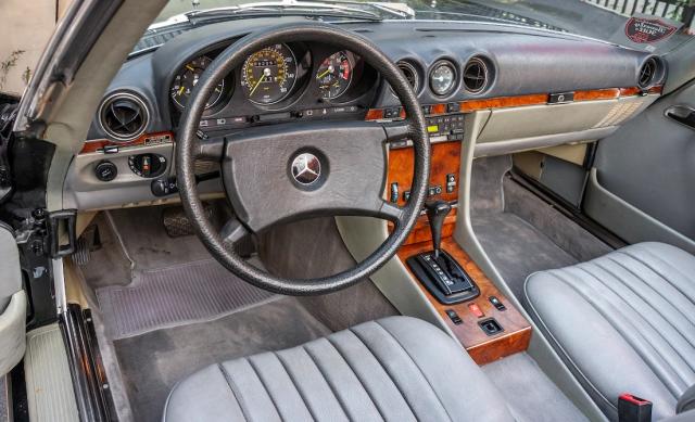 Mercedes Benz 380 image 2
