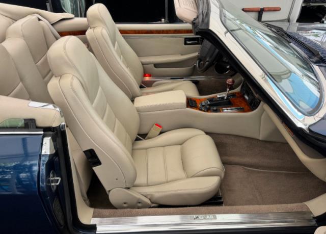 Jaguar Xjs image 3