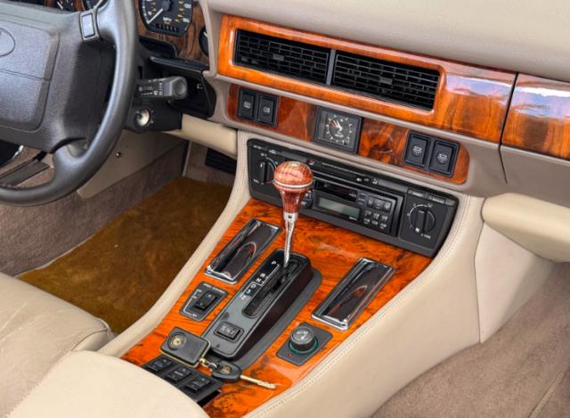 Jaguar Xjs image 5