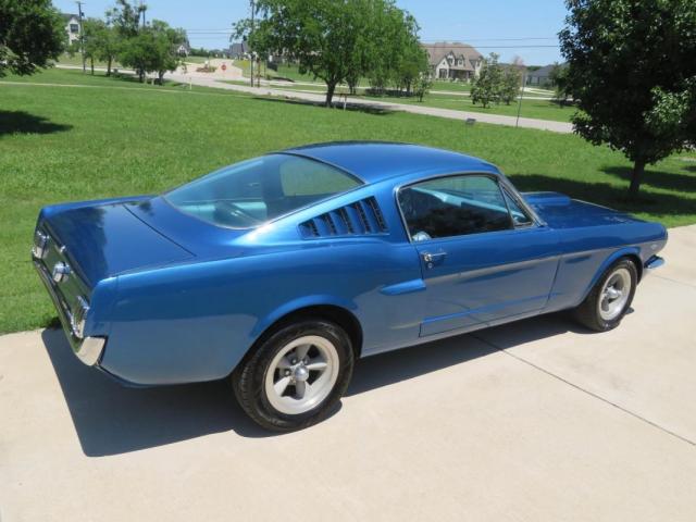 Ford Mustang image 2