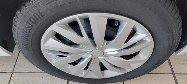 Peugeot 208 image 2