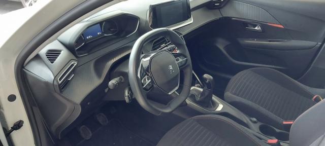 Peugeot 208 image 8