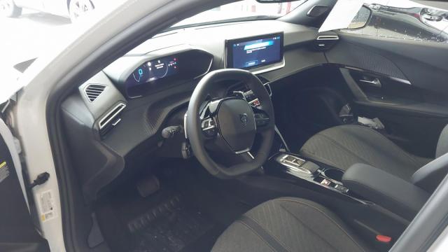 Peugeot 2008 image 3