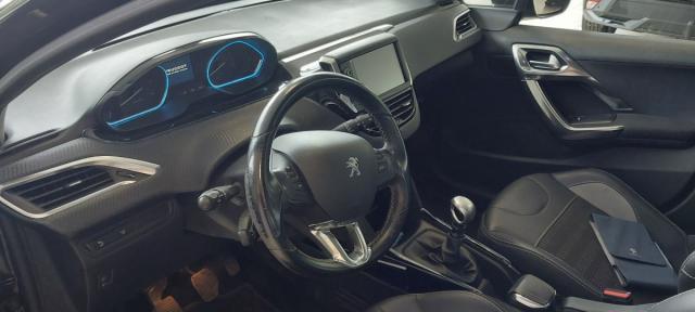 Peugeot 2008 image 2
