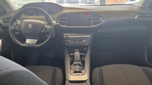 Peugeot 308 image 2
