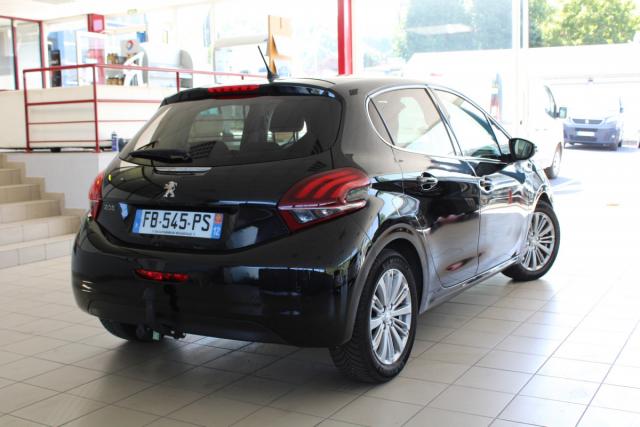 Peugeot 208 image 1