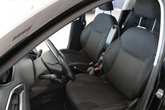 Peugeot 208 image 2