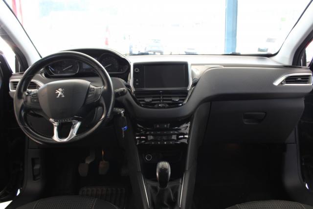 Peugeot 208 image 8