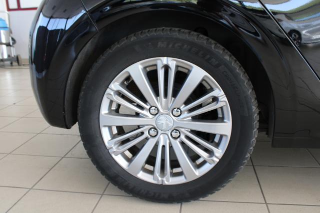 Peugeot 208 image 6