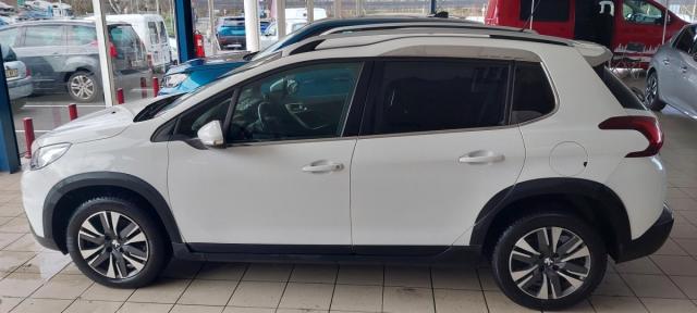 Peugeot 2008 image 2