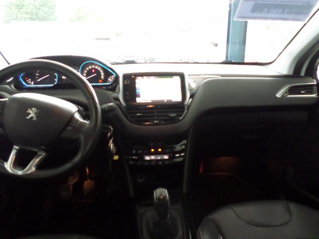 Peugeot 2008 image 8