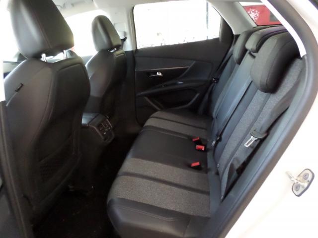 Peugeot 3008 image 2