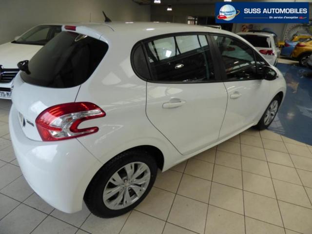 Peugeot 208 image 2
