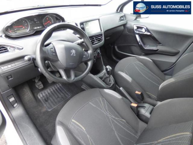 Peugeot 208 image 8