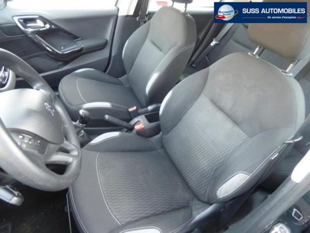 Peugeot 208 image 8
