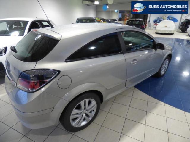Opel Astra Gtc image 3