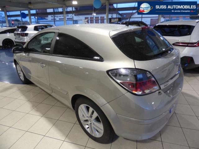 Opel Astra Gtc image 8