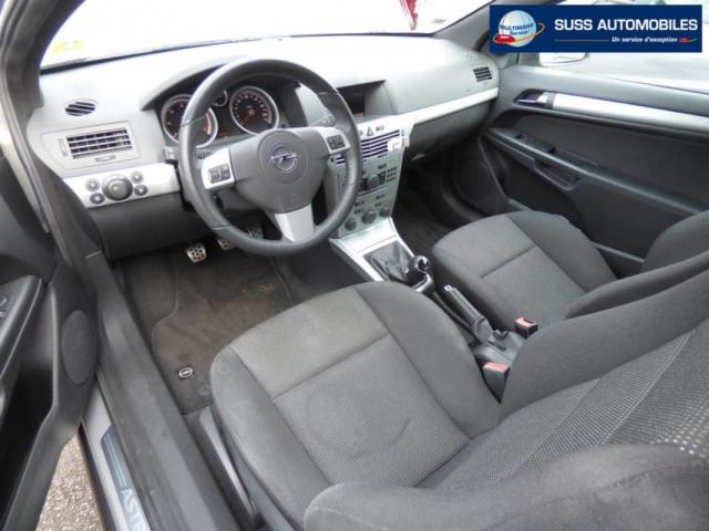 Opel Astra Gtc image 1