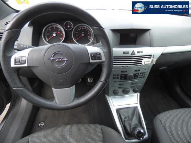 Opel Astra Gtc image 4