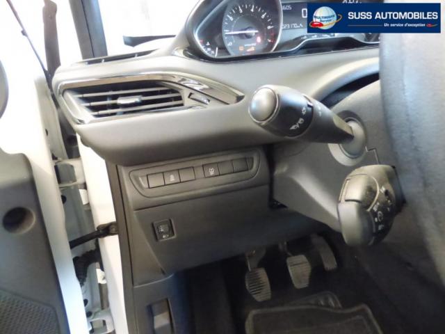 Peugeot 208 image 2