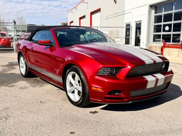Ford Mustang Convertible image 1
